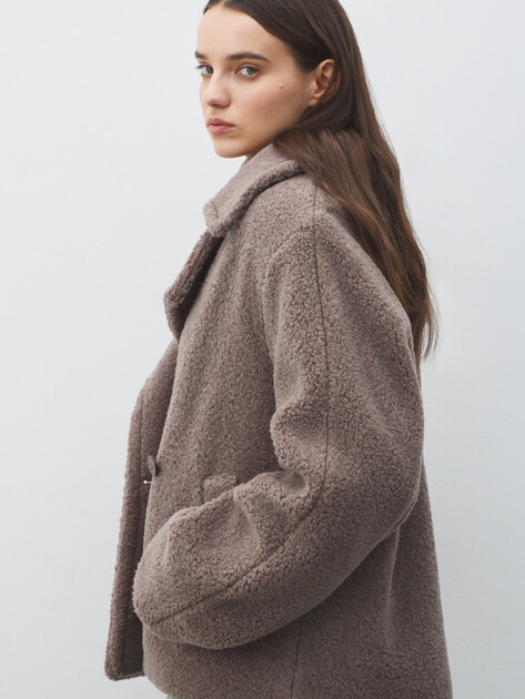 Женское полупальто тедди MAISON DAVID, Артикул KIRA_TEDDY 05, коричнево-серый | 5016267. Ракурс 5 Женское полупальто тедди MAISON DAVID, Артикул KIRA_TEDDY 05, коричнево-серый | 5016267. Ракурс 5