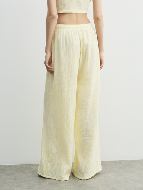 Женские широкие брюки из муслина MAISON DAVID, Артикул BLN920, сливочный | 5017079. Ракурс 4