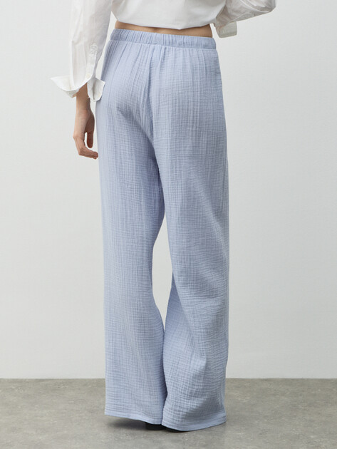 Женские широкие брюки из муслина MAISON DAVID, Артикул BLN920, небесно-голубой | 5017080. Ракурс 4