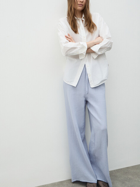 Женские широкие брюки из муслина MAISON DAVID, Артикул BLN920, небесно-голубой | 5017080. Ракурс 5