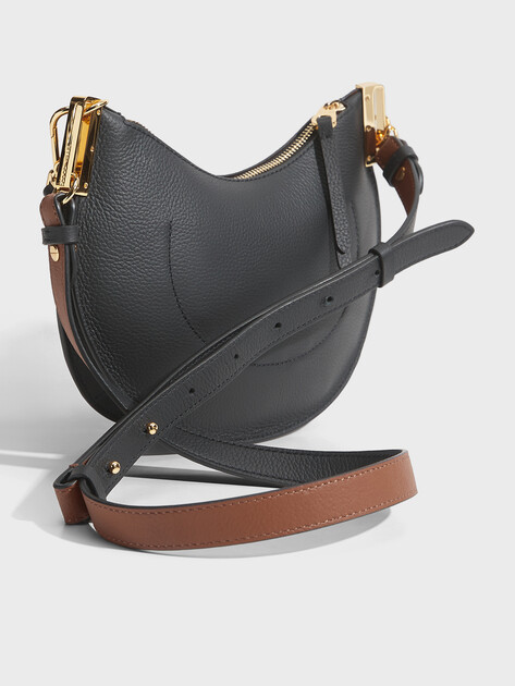 Женская сумка COCCINELLE HANDBAG DOUBLE GRAINY LEATHER, Артикул E1 QKF 13 03 01, черный | 5019748. Ракурс 3 Женская сумка COCCINELLE HANDBAG DOUBLE GRAINY LEATHER, Артикул E1 QKF 13 03 01, черный | 5019748. Ракурс 3