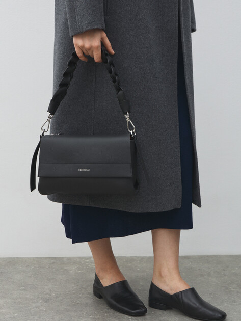 Женская сумка  COCCINELLE HANDBAG DOUBLE GRAINY LEATHER, Артикул E1 M50 12 01 02, черный | 5020328. Ракурс 5