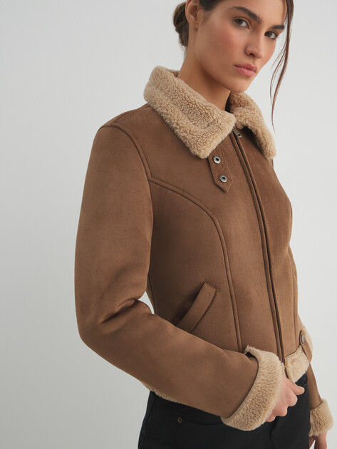 Женская дубленка  LUMIQUE, Артикул LUM W25-009F_WS, серовато-коричневый | 5033215. Ракурс 3