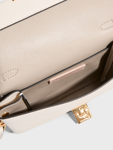 Женская сумка  COCCINELLE HANDBAG GRAINED LEATHER, Артикул E1 MD5 19 03 01, молочно-белый | 5033836. Ракурс 4