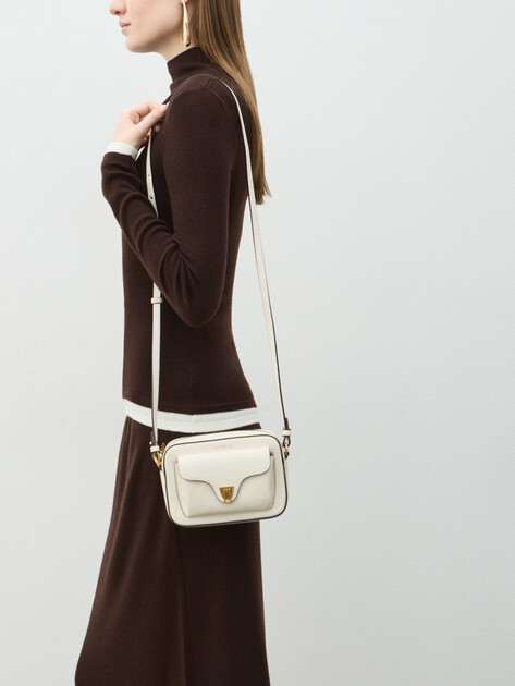 Кросс-боди COCCINELLE HANDBAG GRAINED LEATHER, Артикул E1 MF6 55 04 01, молочно-белый | 5033842. Ракурс 5