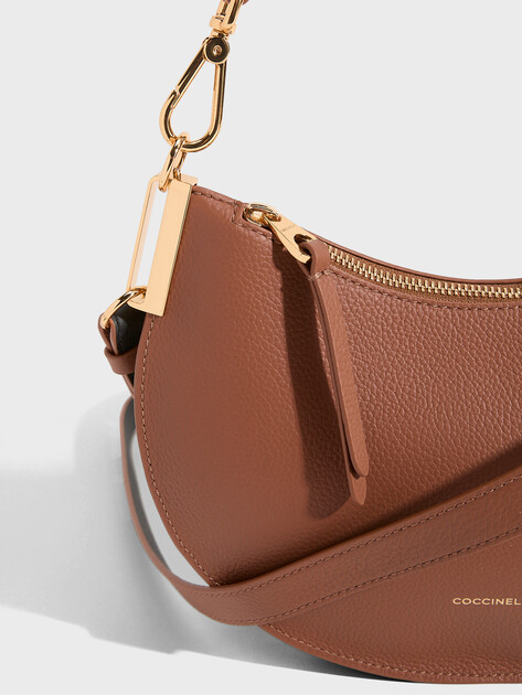 Женская сумка  COCCINELLE HANDBAG DOUBLE GRAINY LEATHER, Артикул E1 QKF 13 03 01, коричневый | 5033890. Ракурс 2