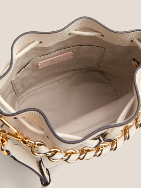 Женская сумка  COCCINELLE HANDBAG GRAINED LEATHER, Артикул E1 TFK 23 03 01, молочно-белый | 5034091. Ракурс 4