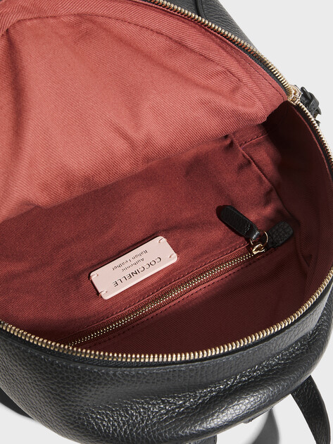 Женский рюкзак COCCINELLE HANDBAG GRAINED LEATHER, Артикул E1 U45 14 02 01, черный | 5034552. Ракурс 4