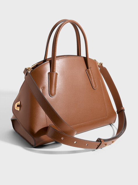 Женский тоут COCCINELLE HANDBAG CALF SMOOTH LEATHER, Артикул E1 U7K 18 02 01, светло-коричневый | 5034638. Ракурс 3 Женский тоут COCCINELLE HANDBAG CALF SMOOTH LEATHER, Артикул E1 U7K 18 02 01, светло-коричневый | 5034638. Ракурс 3