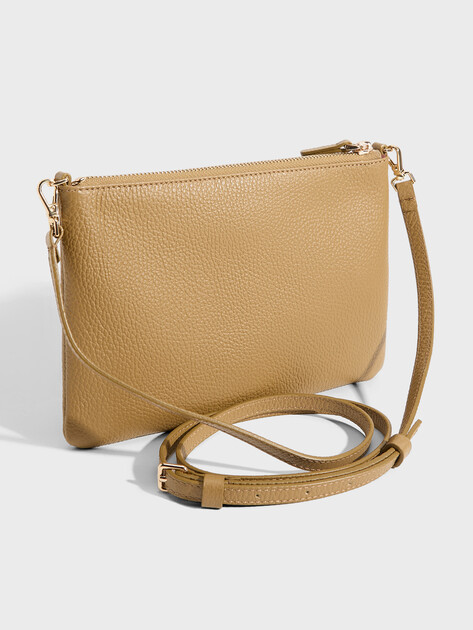 Женская сумка через плечо кросс-боди COCCINELLE MINI BAG GRAINED LEATHER, Артикул E5 MMA 55 F5 01, оливковый | 5035077. Ракурс 3