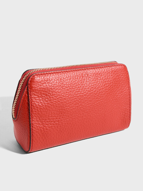 Набор женских косметичек FURLA, Артикул FURLA CAMELIA M COSMETIC CASE SET, красный | 5037895. Ракурс 2 Набор женских косметичек FURLA, Артикул FURLA CAMELIA M COSMETIC CASE SET, красный | 5037895. Ракурс 2