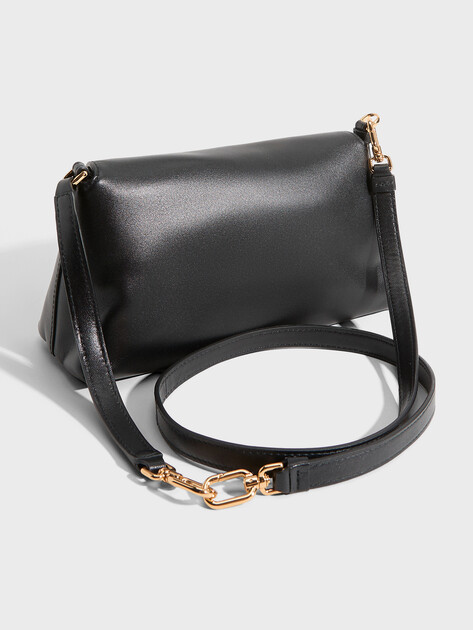 Женская сумка через плечо кросс-боди FURLA, Артикул FURLA SFERA SOFT MINI CROSSBODY TOP HANDLE, черный | 5037909. Ракурс 3 Женская сумка через плечо кросс-боди FURLA, Артикул FURLA SFERA SOFT MINI CROSSBODY TOP HANDLE, черный | 5037909. Ракурс 3