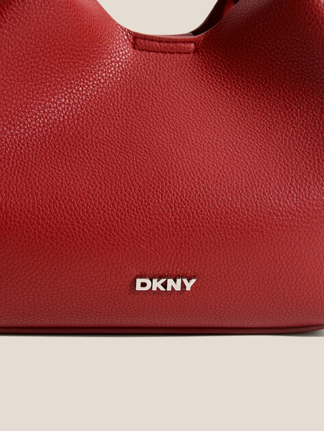 Женский тоут DKNY PAULA SM TOTE, Артикул R53BAM60(K), красный | 5038858. Ракурс 2 Женский тоут DKNY PAULA SM TOTE, Артикул R53BAM60(K), красный | 5038858. Ракурс 2