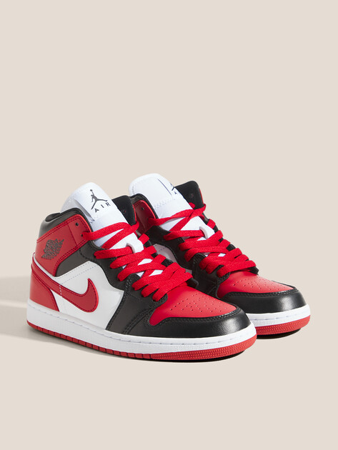 Женские высокие кеды NIKE Air Jordan 1 Mid WMNS, Артикул BQ6472, черный | 5039662. Ракурс 2 Женские высокие кеды NIKE Air Jordan 1 Mid WMNS, Артикул BQ6472, черный | 5039662. Ракурс 2