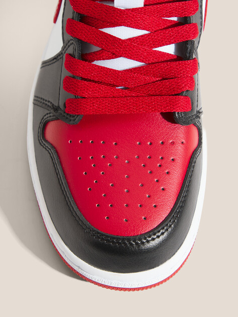 Женские высокие кеды NIKE Air Jordan 1 Mid WMNS, Артикул BQ6472, черный | 5039662. Ракурс 3 Женские высокие кеды NIKE Air Jordan 1 Mid WMNS, Артикул BQ6472, черный | 5039662. Ракурс 3