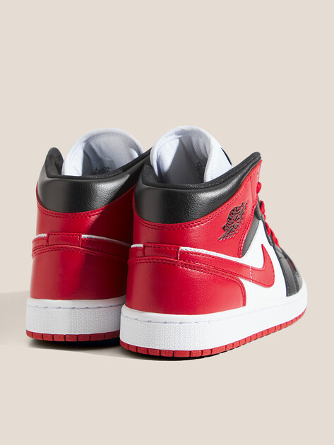 Женские высокие кеды NIKE Air Jordan 1 Mid WMNS, Артикул BQ6472, черный | 5039662. Ракурс 5 Женские высокие кеды NIKE Air Jordan 1 Mid WMNS, Артикул BQ6472, черный | 5039662. Ракурс 5