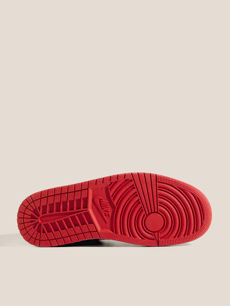 Женские высокие кеды NIKE Air Jordan 1 Mid WMNS, Артикул BQ6472, черный | 5039662. Ракурс 6 Женские высокие кеды NIKE Air Jordan 1 Mid WMNS, Артикул BQ6472, черный | 5039662. Ракурс 6