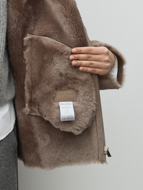Женская дубленка  MAISON DAVID, Артикул LIZA_DF, пыльно-коричневый | 5046149. Ракурс 6