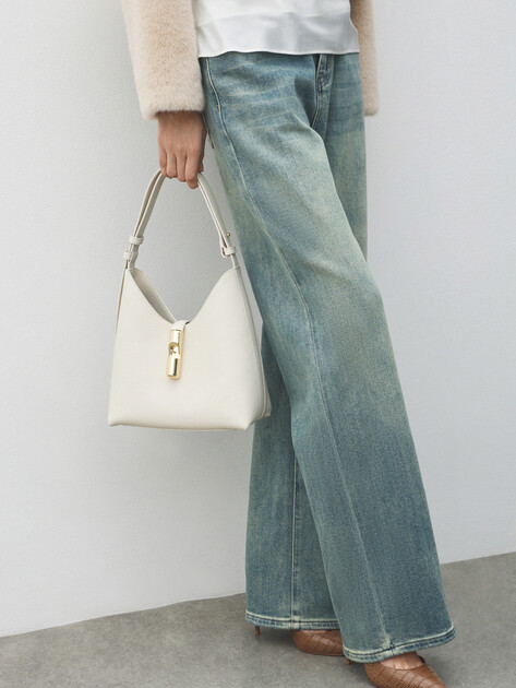 Женская сумка  FURLA, Артикул FURLA GOCCIA S HOBO, белый | 5047376. Ракурс 5