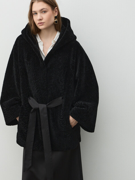 Женская шуба MAISON DAVID, Артикул SIMONA_ASTR, черный | 5048572. Ракурс 5 Женская шуба MAISON DAVID, Артикул SIMONA_ASTR, черный | 5048572. Ракурс 5