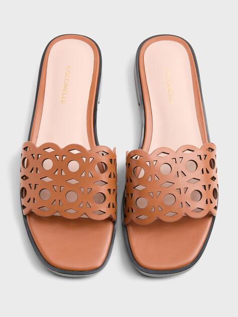 Женские шлепанцы COCCINELLE SLIDE SMOOTH LEATHER, Артикул E4 U94 17 02 01, оранжево-коричневый | 5048622. Ракурс 4 Женские шлепанцы COCCINELLE SLIDE SMOOTH LEATHER, Артикул E4 U94 17 02 01, оранжево-коричневый | 5048622. Ракурс 4