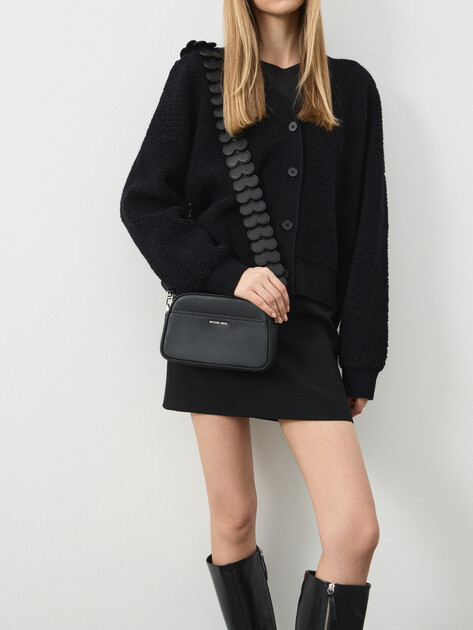 Женская сумка через плечо кросс-боди MICHAEL KORS SM CAMERA XBODY, Артикул 32R6SJ6C5Y(K), черный | 5049137. Ракурс 5