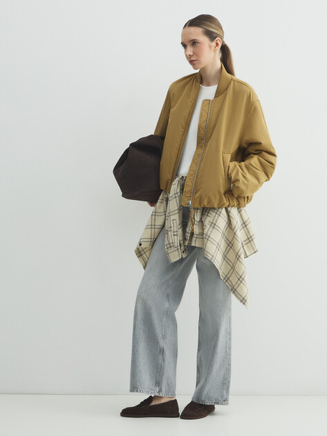 Женский бомбер MARC O'POLO, Артикул 5000007726, светлый хаки | 5051270. Ракурс 2 Женский бомбер MARC O'POLO, Артикул 5000007726, светлый хаки | 5051270. Ракурс 2