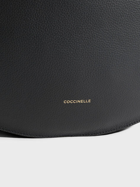 Женская сумка  COCCINELLE HANDBAG DOUBLE GRAINY LEATHER, Артикул E1 QKF 13 01 01, черный | 5054270. Ракурс 2