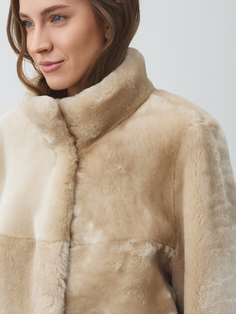 Женская шуба  MAISON DAVID, Артикул CATARINA_STR, серовато-бежевый | 5056458. Ракурс 3
