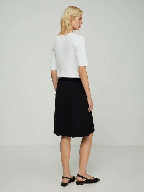 Женское платье KARL LAGERFELD logo knit dress, Артикул B3W13039, белый | 5059956. Ракурс 3 Женское платье KARL LAGERFELD logo knit dress, Артикул B3W13039, белый | 5059956. Ракурс 3