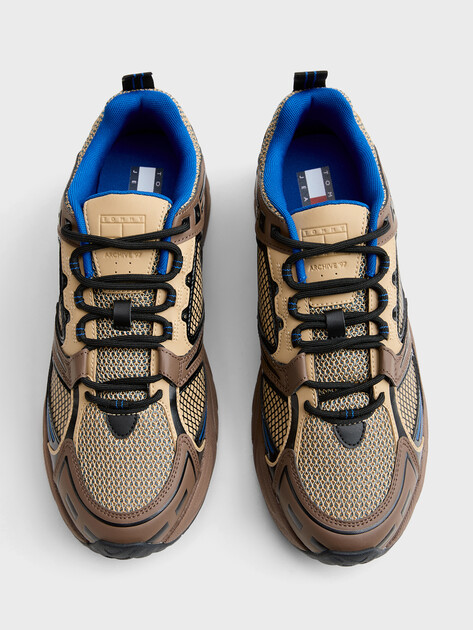Мужские кроссовки TOMMY JEANS Archive Mixed Texture Chunky Trainers, Артикул EM0EM01624, серовато-коричневый | 5063886. Ракурс 4 Мужские кроссовки TOMMY JEANS Archive Mixed Texture Chunky Trainers, Артикул EM0EM01624, серовато-коричневый | 5063886. Ракурс 4
