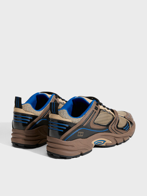 Мужские кроссовки TOMMY JEANS Archive Mixed Texture Chunky Trainers, Артикул EM0EM01624, серовато-коричневый | 5063886. Ракурс 5 Мужские кроссовки TOMMY JEANS Archive Mixed Texture Chunky Trainers, Артикул EM0EM01624, серовато-коричневый | 5063886. Ракурс 5