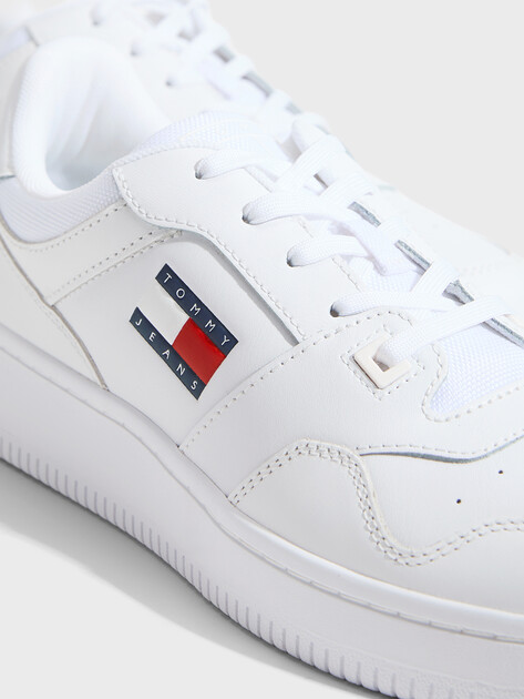 Мужские кеды TOMMY JEANS TJM RETRO BASKET ESSENTIAL, Артикул EM0EM01671, белый | 5063909. Ракурс 3