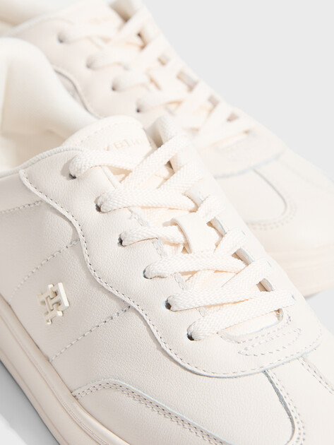 Женские кеды TOMMY HILFIGER TH HERITAGE SNEAKER, Артикул FW0FW08823, белый | 5063918. Ракурс 3