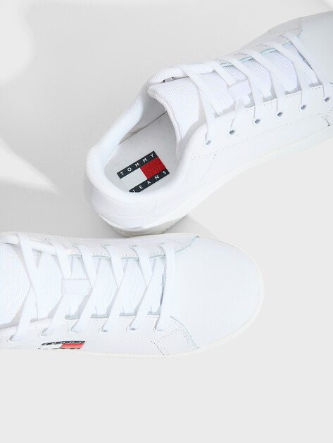 Женские кеды TOMMY JEANS TJW FLATFORM SNEAKER, Артикул EN0EN02932, белый | 5064061. Ракурс 3