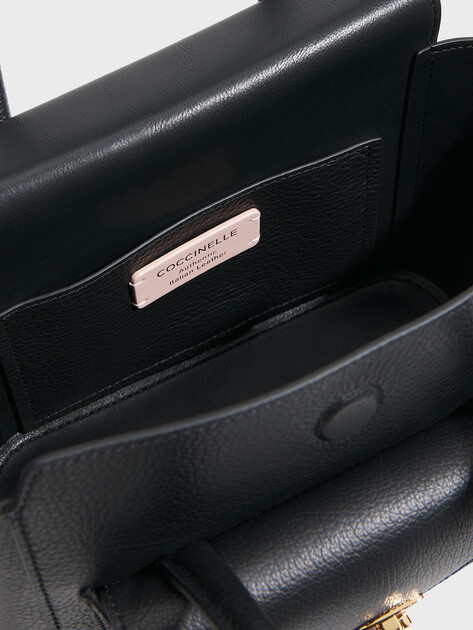 Женский тоут COCCINELLE HANDBAG GRAINED LEATHER, Артикул E1 T8A 18 03 01, черный | 5065653. Ракурс 4
