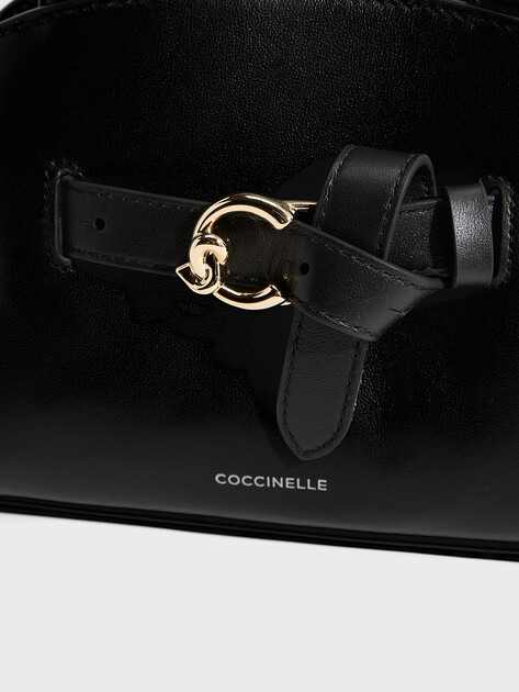 Женская сумка COCCINELLE HANDBAG SMOOTH LEATHER, Артикул E1 TLA 18 03 01, черный | 5065657. Ракурс 2 Женская сумка COCCINELLE HANDBAG SMOOTH LEATHER, Артикул E1 TLA 18 03 01, черный | 5065657. Ракурс 2