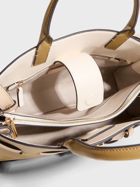 Женский тоут COCCINELLE HANDBAG SMOOTH LEA/SMOOTH L/SM, Артикул E1 ULC 18 04 01, оливковый | 5065671. Ракурс 4