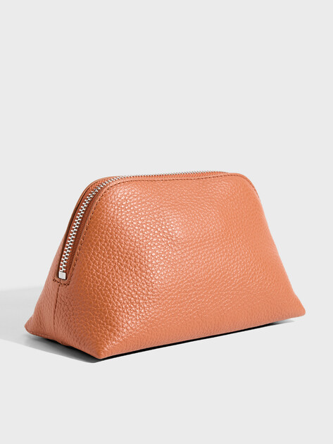 Набор женских косметичек COCCINELLE BIS TRAVEL BEAUTY GRAINED LEAT, Артикул E5 TMF 25 05 01, оранжево-коричневый | 5065887. Ракурс 2
