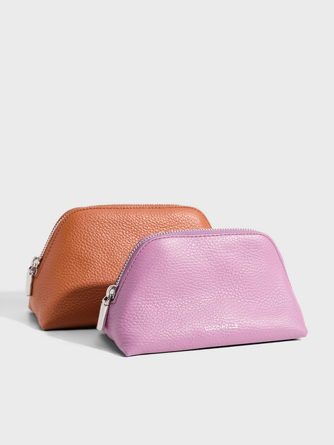 Набор женских косметичек COCCINELLE BIS TRAVEL BEAUTY GRAINED LEAT, Артикул E5 TMF 25 05 01, оранжево-коричневый | 5065887. Ракурс 3
