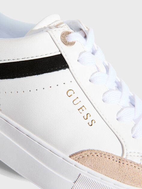 Женские кеды GUESS GILAX2, Артикул FLTGX2PEL12, белый | 5067844. Ракурс 3