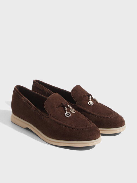 Женские лоферы GUESS ARYANAI, Артикул FLTNAISUE14, темно-коричневый | 5068072. Ракурс 2