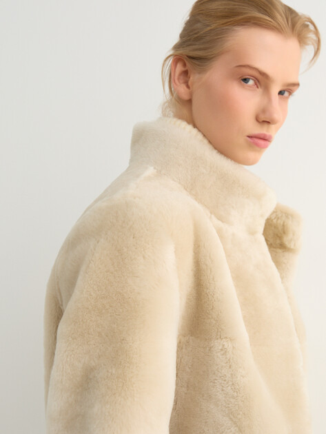 Женская шуба MAISON DAVID, Артикул FEFE_STR, серо-бежевый | 5068488. Ракурс 3 Женская шуба MAISON DAVID, Артикул FEFE_STR, серо-бежевый | 5068488. Ракурс 3