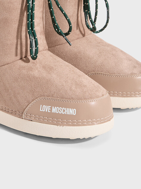 Женские дутики LOVE MOSCHINO SKI BOOT, Артикул JA24112G FW26, бежево-коричневый | 5078310. Ракурс 3 Женские дутики LOVE MOSCHINO SKI BOOT, Артикул JA24112G FW26, бежево-коричневый | 5078310. Ракурс 3