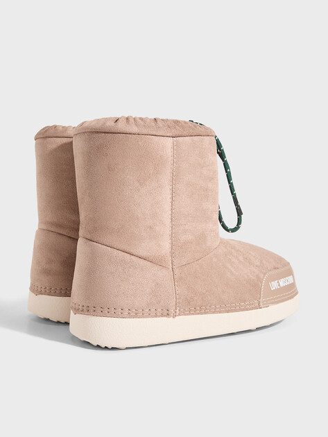 Женские дутики LOVE MOSCHINO SKI BOOT, Артикул JA24112G FW26, бежево-коричневый | 5078310. Ракурс 5 Женские дутики LOVE MOSCHINO SKI BOOT, Артикул JA24112G FW26, бежево-коричневый | 5078310. Ракурс 5
