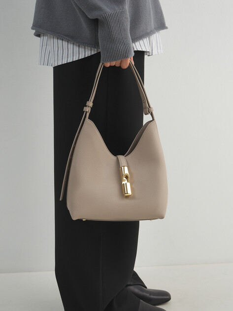 Женская сумка FURLA, Артикул FURLA GOCCIA S HOBO, бежево-серый | 5079869. Ракурс 5 Женская сумка FURLA, Артикул FURLA GOCCIA S HOBO, бежево-серый | 5079869. Ракурс 5