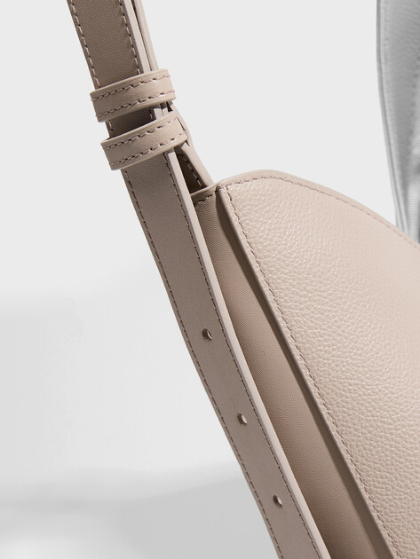 Женская сумка FURLA, Артикул FURLA GOCCIA S HOBO, бежево-серый | 5079869. Ракурс 2 Женская сумка FURLA, Артикул FURLA GOCCIA S HOBO, бежево-серый | 5079869. Ракурс 2