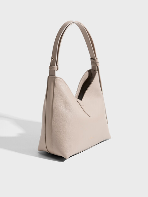 Женская сумка FURLA, Артикул FURLA GOCCIA S HOBO, бежево-серый | 5079869. Ракурс 3 Женская сумка FURLA, Артикул FURLA GOCCIA S HOBO, бежево-серый | 5079869. Ракурс 3