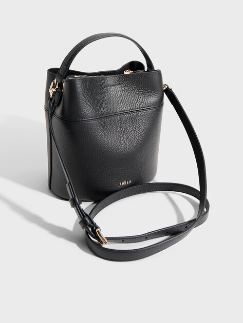 Женская сумка  FURLA, Артикул FURLA AMELIA MINI BUCKET BAG, черный | 5079947. Ракурс 3
