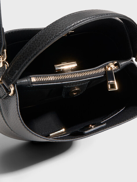 Женская сумка  FURLA, Артикул FURLA AMELIA MINI BUCKET BAG, черный | 5079947. Ракурс 4